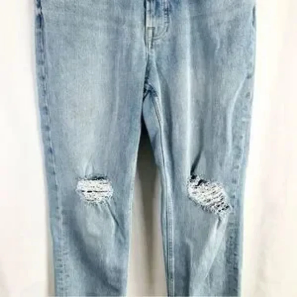 Free Assembly 90's Straight Light Wash Denim Jeans Distressed - Picture 4 of 5